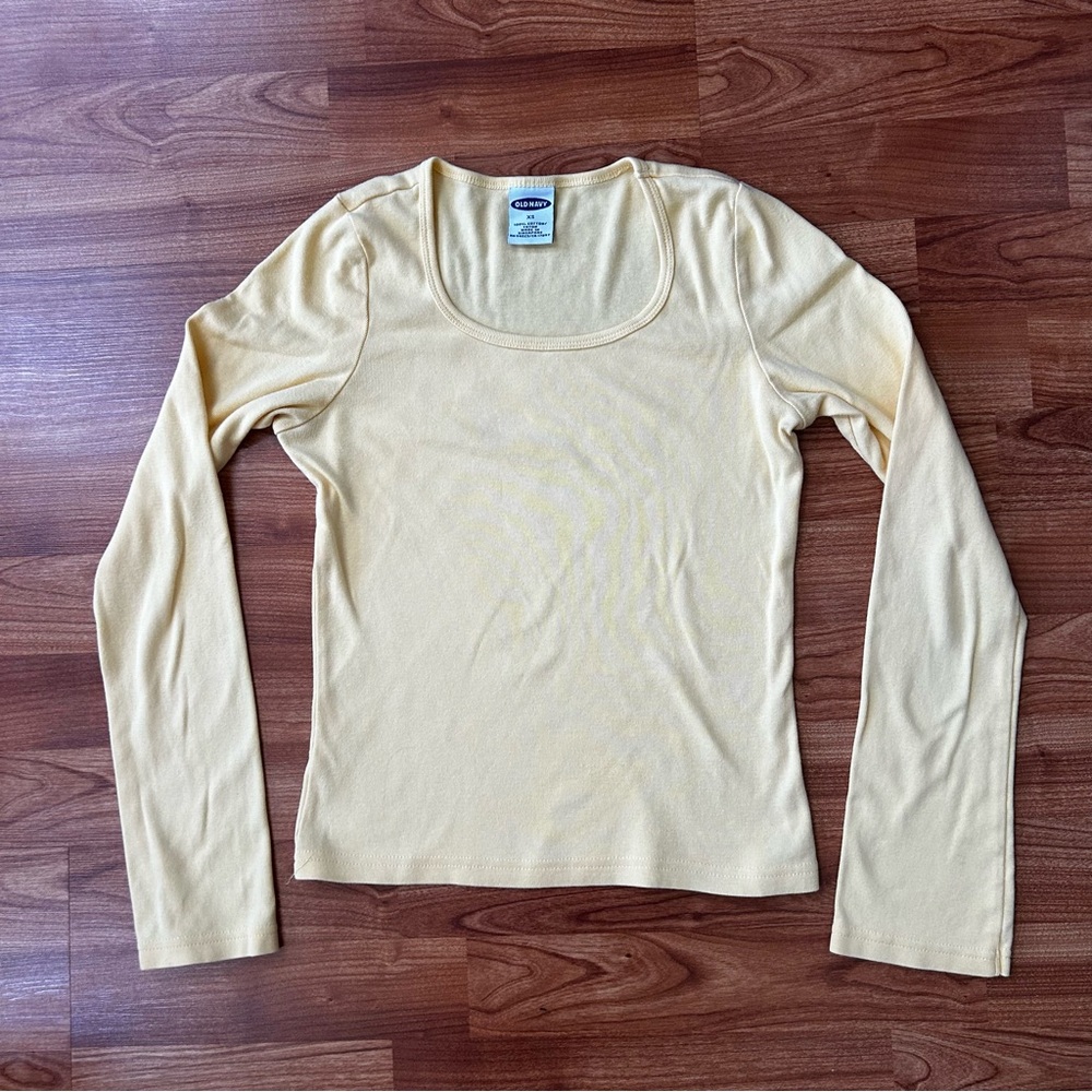 4/$15 Old Navy yellow top
